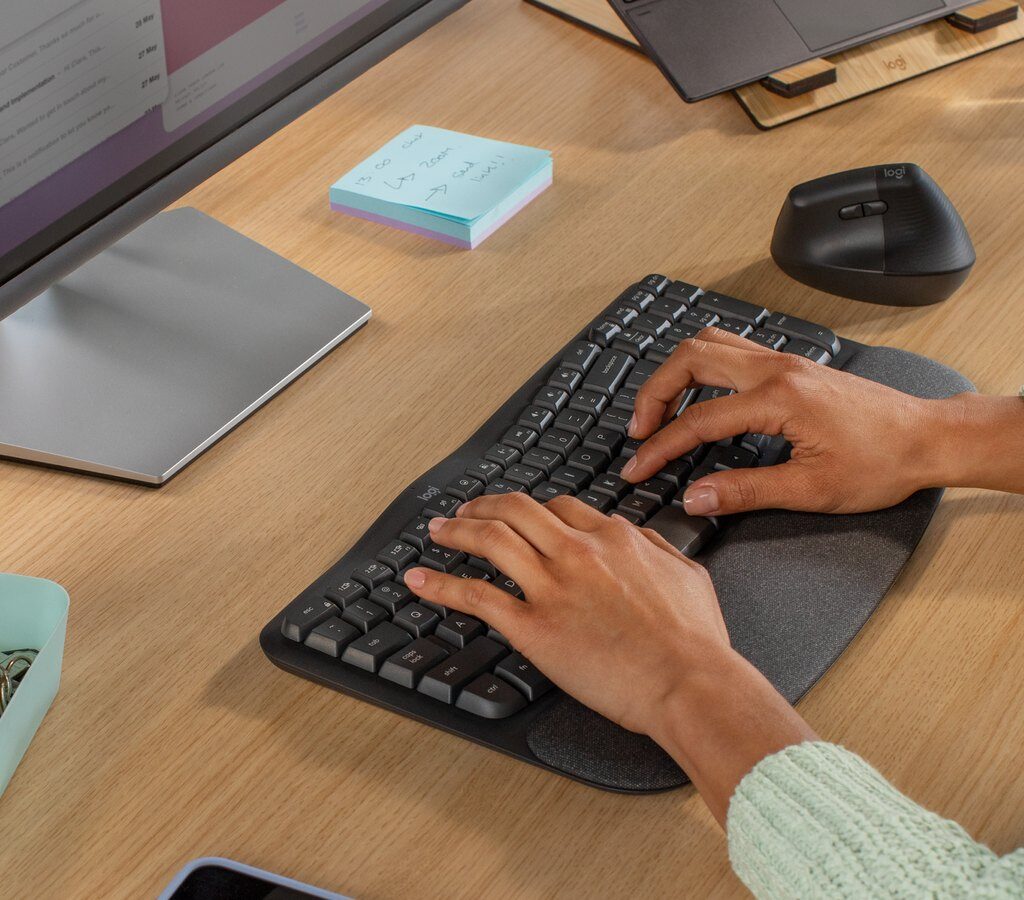 Logitech Wave Keys Graphite — In Use