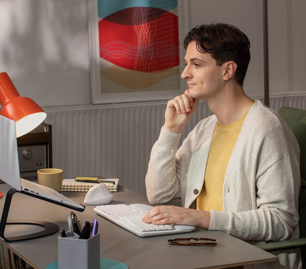 Logitech Wave Keys Off-White — Context